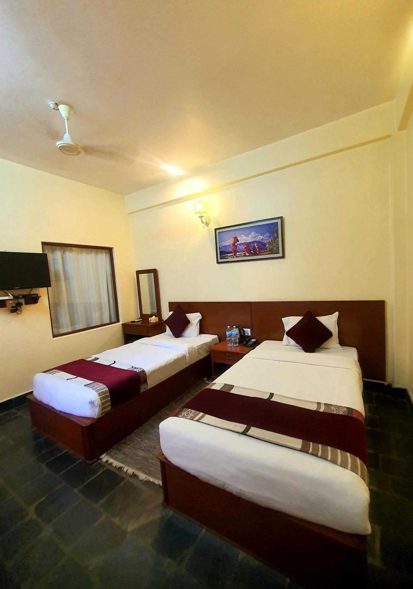 Hotel Kunja Pokhara Exteriör bild